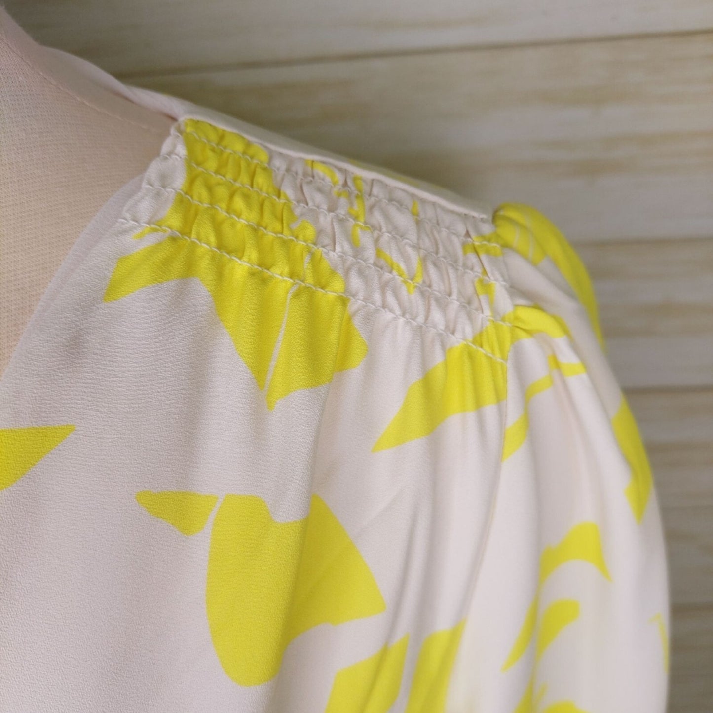 Vince Camuto Women's Yellow/White Abstract Print Smocked Ruffled Dress Size PM