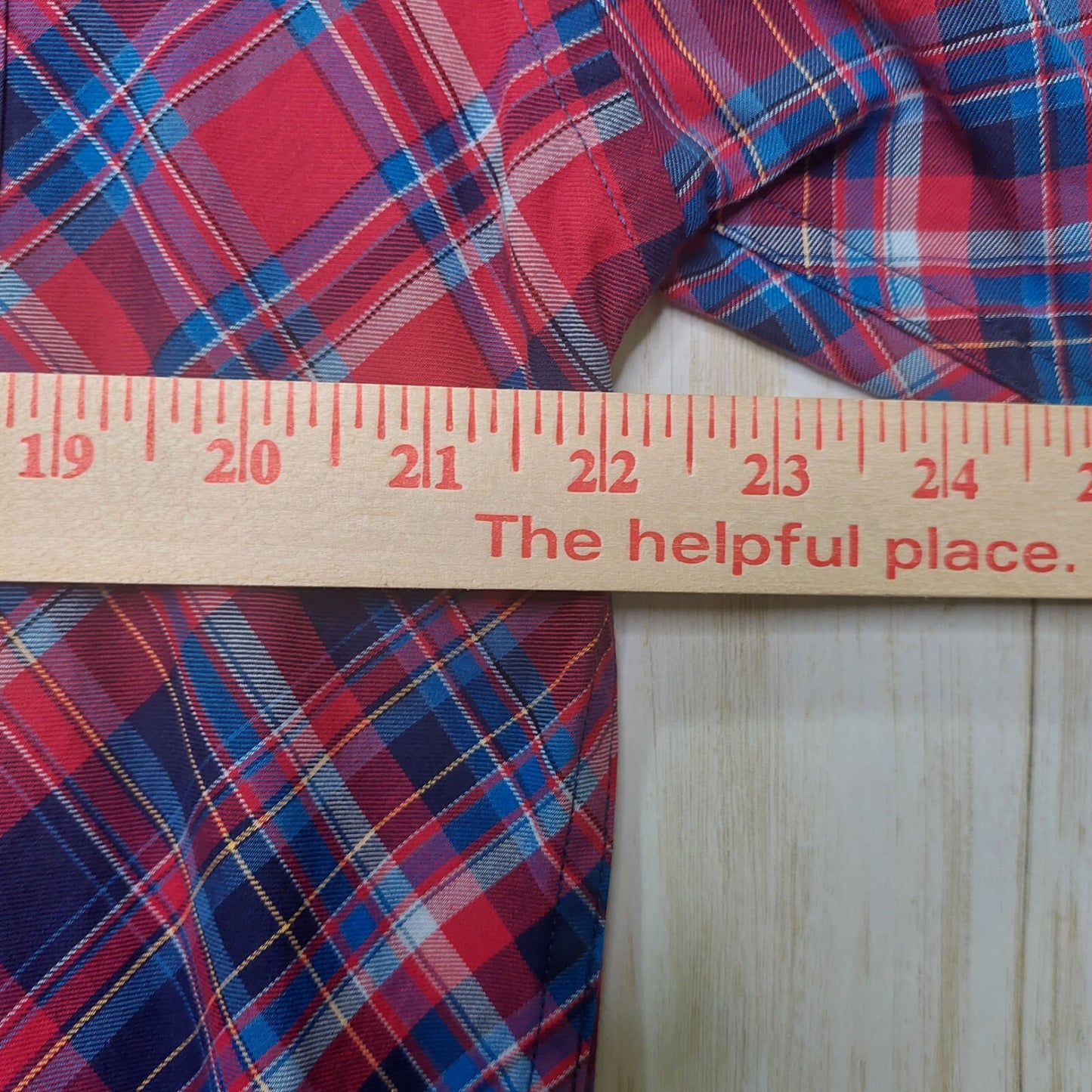 Tommy Hilfiger Men's Plaid Button Up Size Medium Blue Red Plaid Long Sleeve
