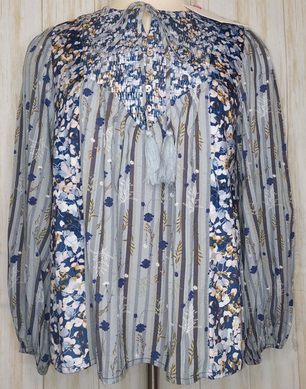 Voy Womens Top Size Small Gray & Blue Floral Boho Long Sleeve Nwt