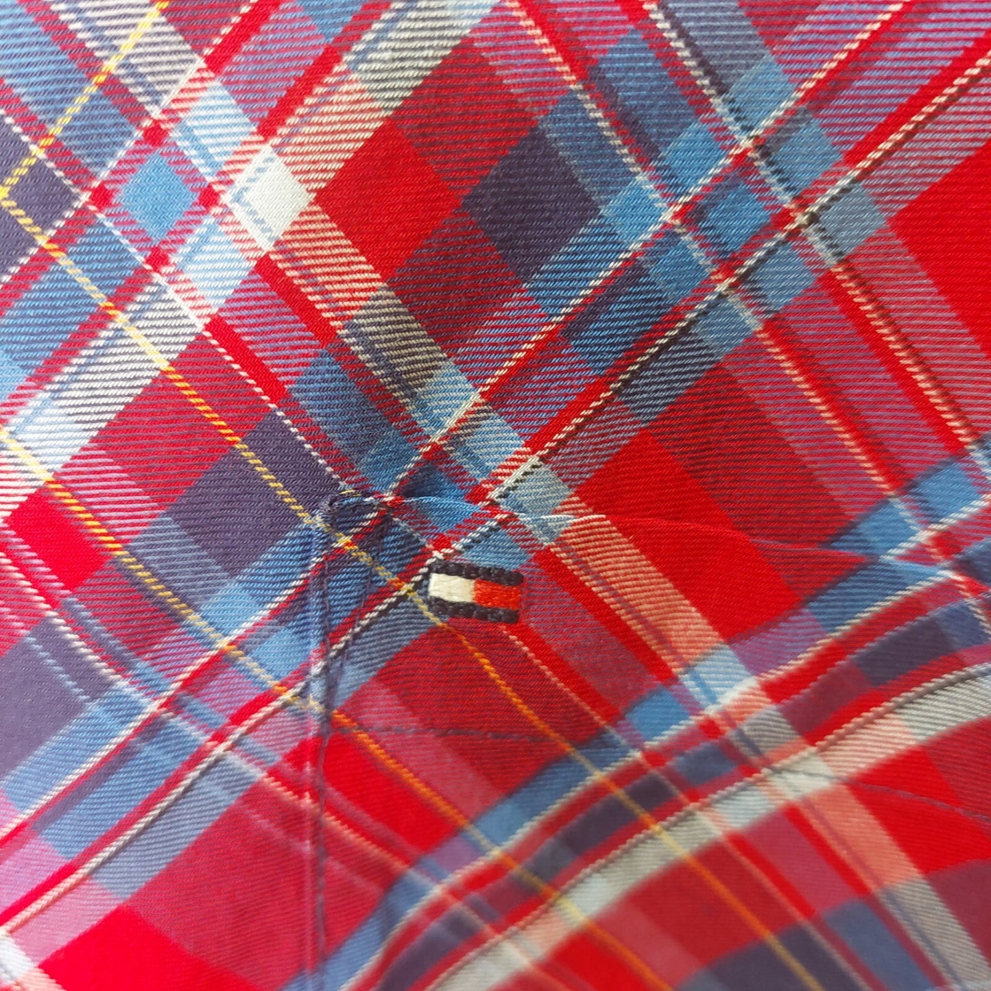 Tommy Hilfiger Men's Plaid Button Up Size Medium Blue Red Plaid Long Sleeve
